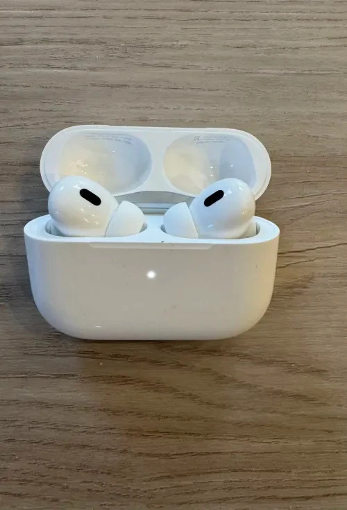 Apple AirPods Pro (2nd Gen) with MagSafe Case